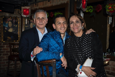 En la fiesta de Iván Duque del 6 de agosto de 2018, también estuvieron, de izquierda a derecha, Daniel Ricardo Palacios Rubio, su hijo Daniel Palacios (hoy viceministro del Interior de Duque) y su esposa, Piedad Rocío Martínez Martínez. Daniel Palacios padre y su esposa son notarios y fueron nombrados en propiedad durante el gobierno de Álvaro Uribe, ella vía tutela y su esposo por Decreto presidencial.