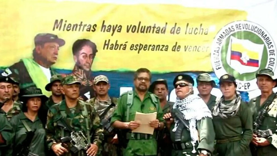 Captura del video en el que “Iván Márquez” anunció la creación de “La Nueva Marquetalia”. A su derecha está “El Paisa”, a su izquierda “Jesús Santrich”. 